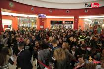 Al cenrtro commerciale TiburTino di Guidonia Montecelio moltissime persone attendono il rapper 